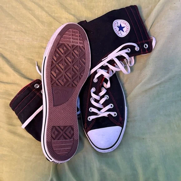 Converse - 2000s Black/Red XHi Tops - Picture 3 of 3